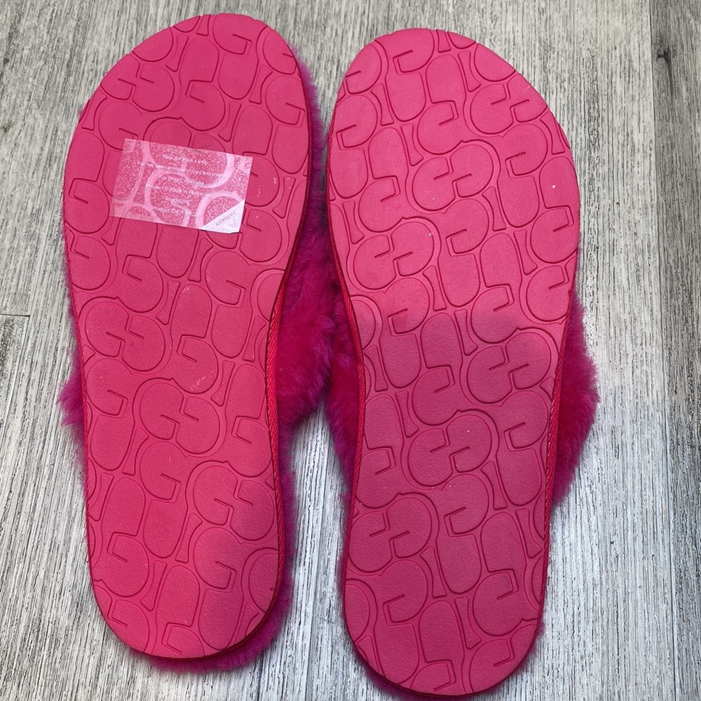 Ugg - Picture 3 of 4